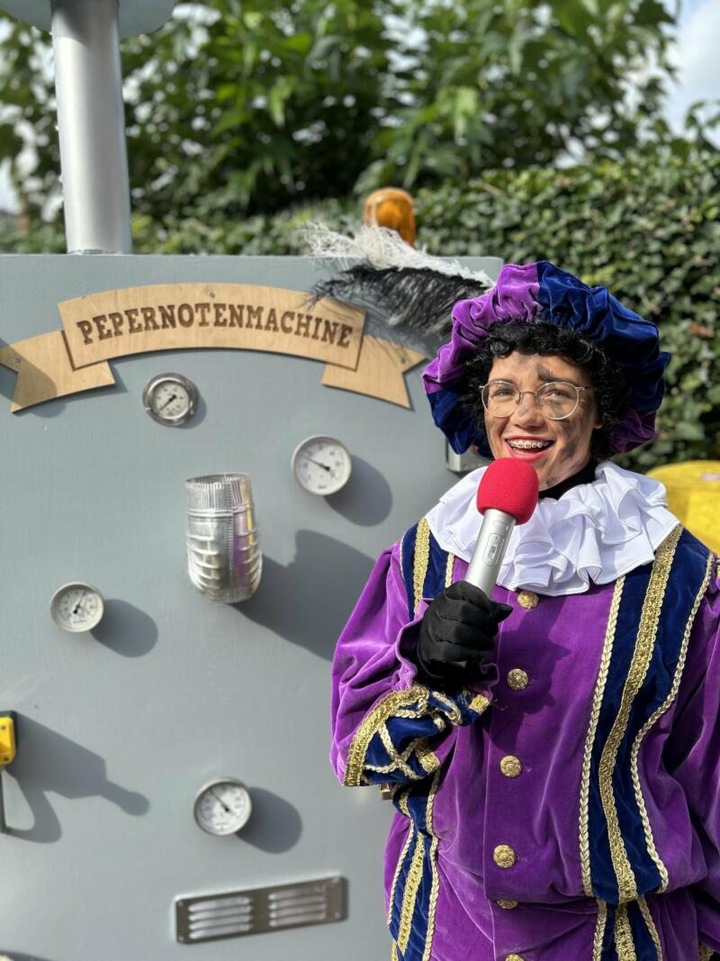 Muziek Piet bij pepernotenmachine1